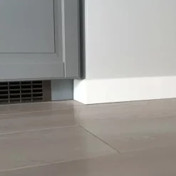MD234P Listwa przypodłogowa cokół Premium 5 listwa przypodlogowa md234 img 20230516 073636 1 1024x837 1 lbox 885x660 ffffff